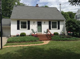 262 Highland Dr, Williamsville, NY 14221