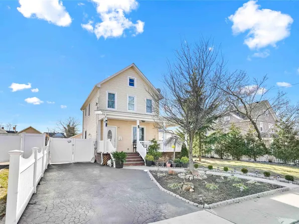 54 Harris Avenue, Freeport, NY 11520
