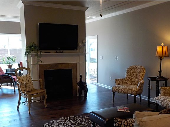 4th image of 35 Spotts Cir