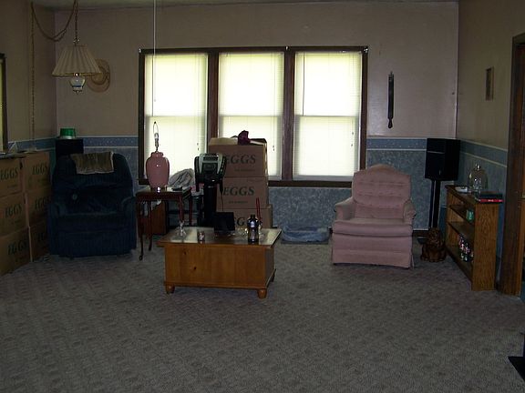 4th image of 307 East Elm