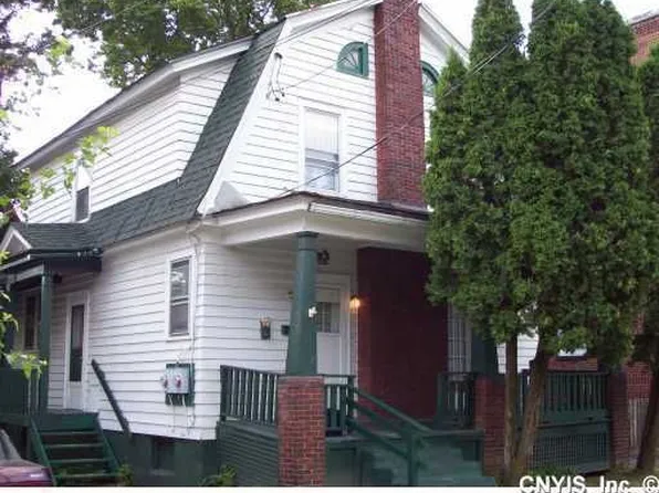 106 Oak Pl, Syracuse, NY 13203