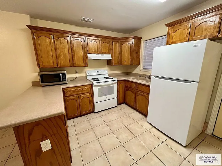 2101 N G St #B — Photo 6