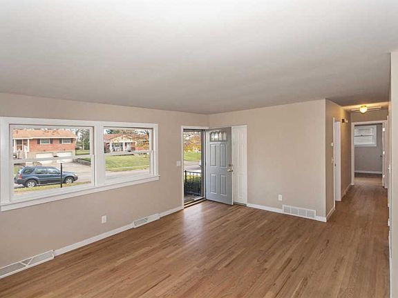 3rd image of 8873 Cynthia Ct