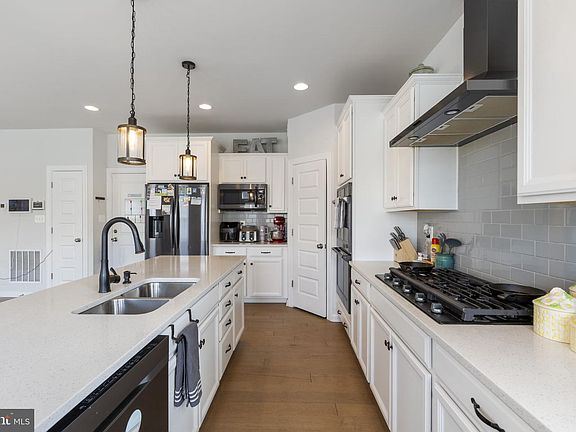 4th image of 5809 McIntosh Pl