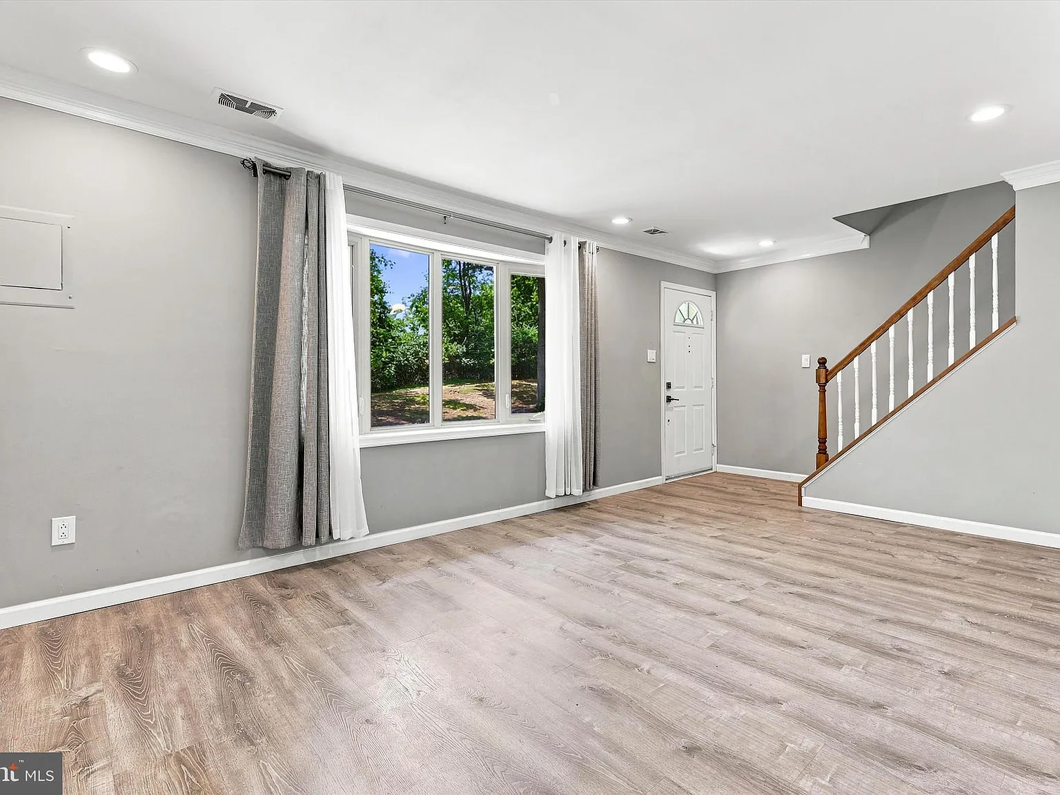 3 bed, 2.5 bath, 1500 sqft, $3,050 — Photo 3