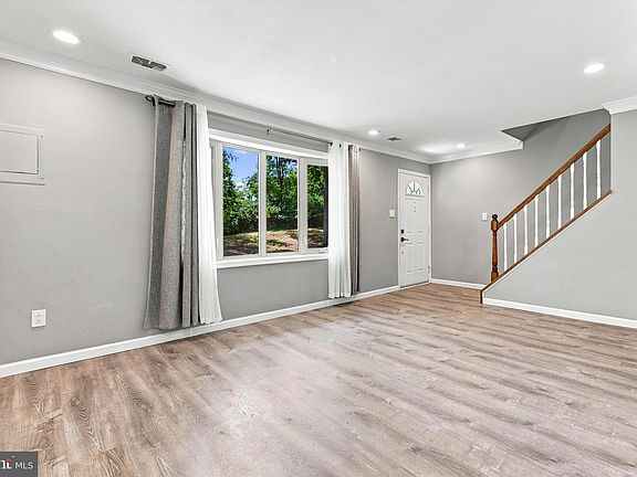 3rd image of 106 Woodside Cir