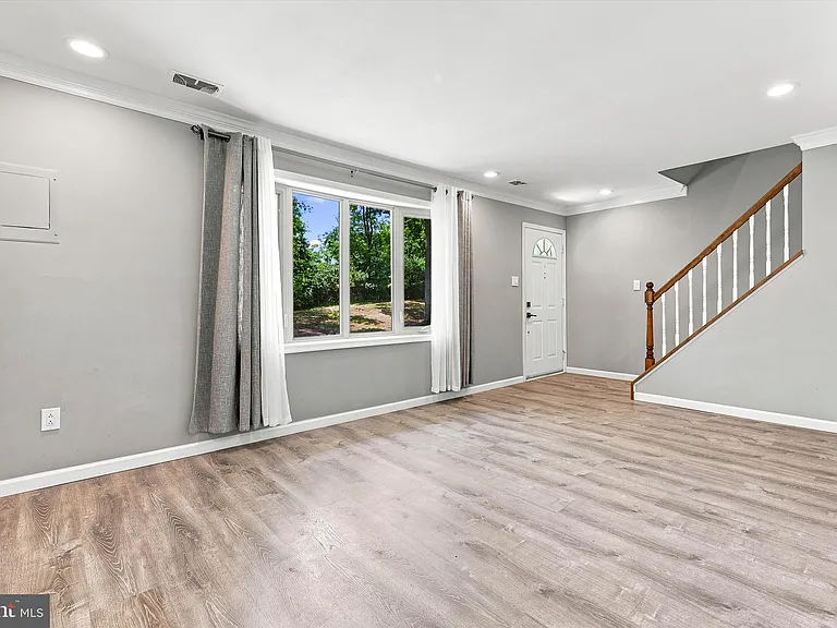 106 Woodside Cir — Photo 3