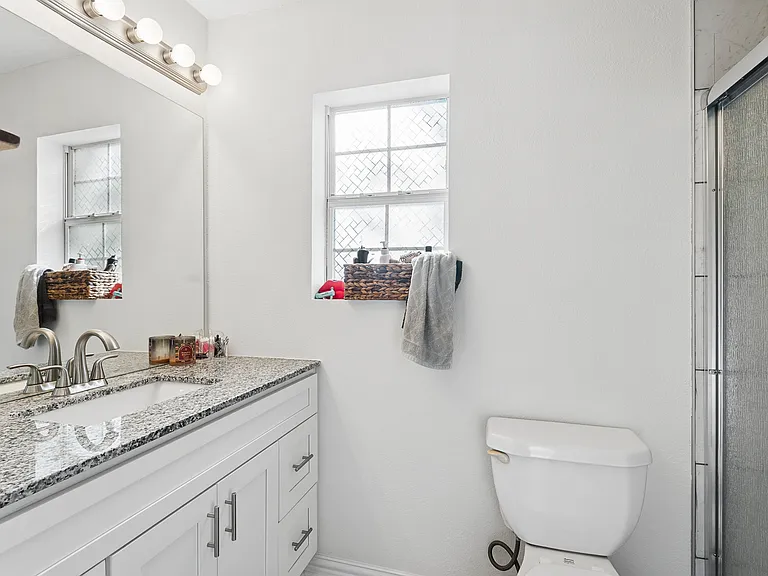 2821 S Hills Ave — Photo 23