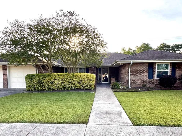 1304 Walnut Dr, Morgan City, LA 70380