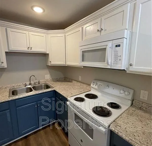 631 Quincy St #G — Photo 6