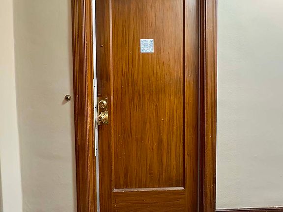 3rd image of 859 Warfield Ave APT 4