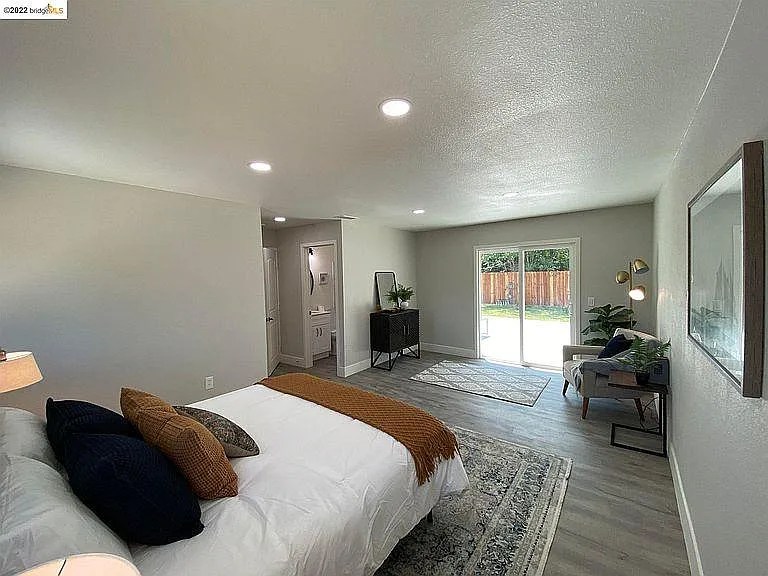 155 Taylor Blvd — Photo 10