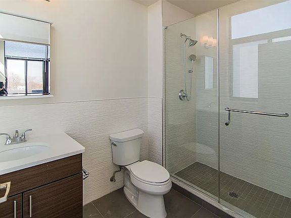 4th image of 105 Oakland Ave