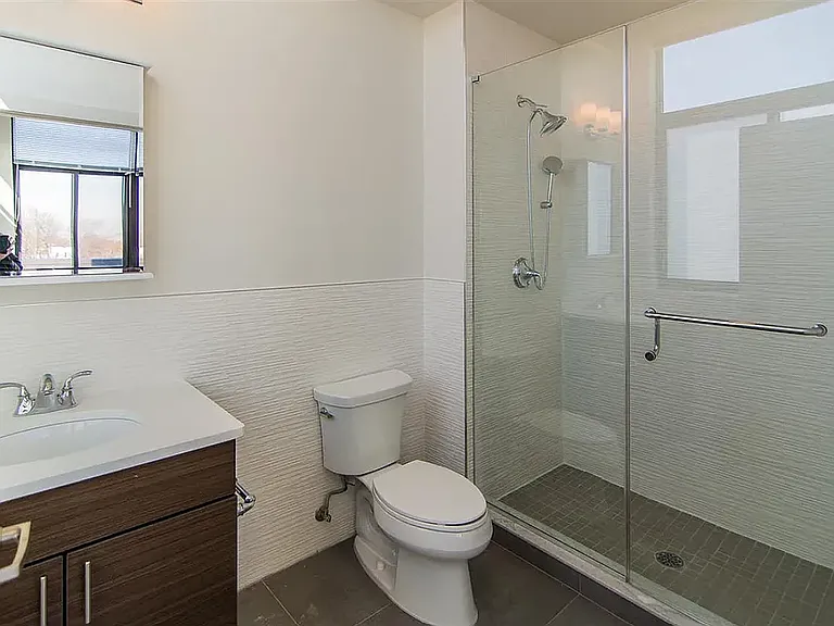 105 Oakland Ave — Photo 4