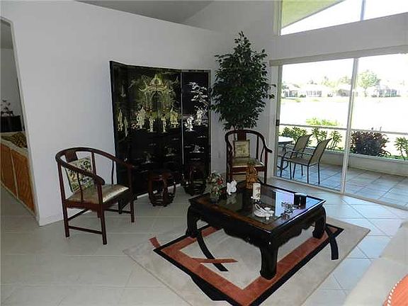 Home For Sale In Valencia Lakes