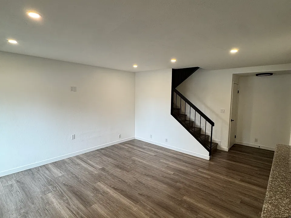 8004 Woodland Dr