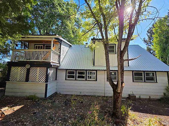 3rd image of 705 Oak St