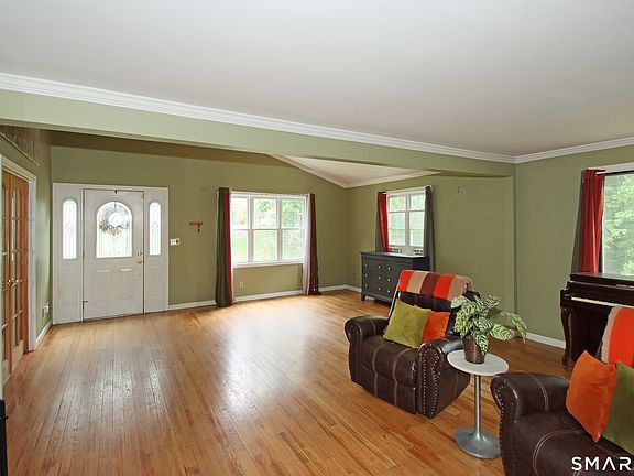 3rd image of 440 Dunbar Hill Road