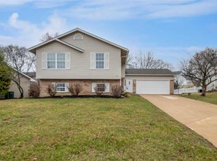 145 Honey Locust Ln, Saint Charles, MO