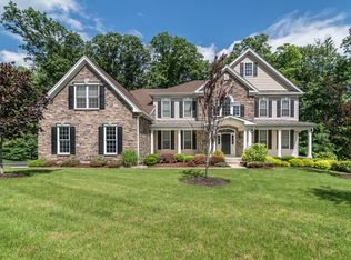 19 Skyline Dr, Randolph, NJ 07869