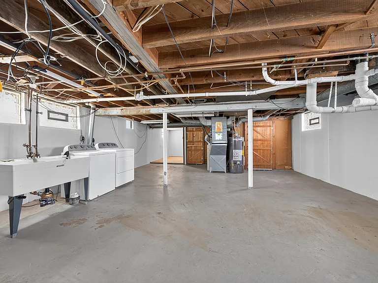 991 Humphrey Ave — Photo 8