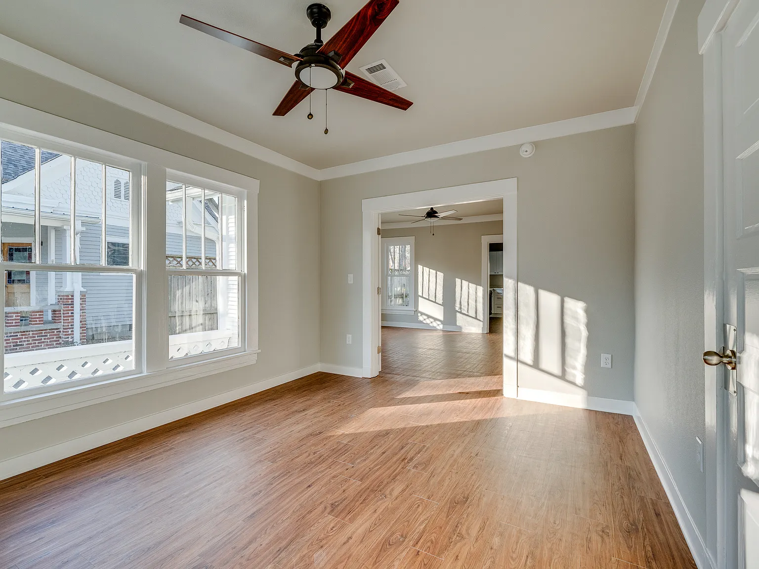 1912 Robinson Ave — Photo 3