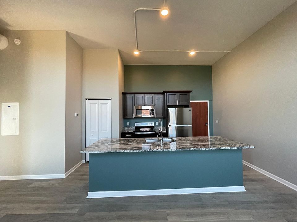 1st image of 310-2905 Franklin Ave #310