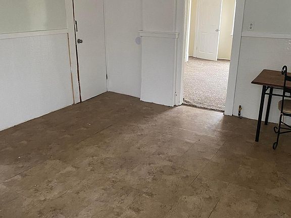 2nd image of 104 Gibson St #2