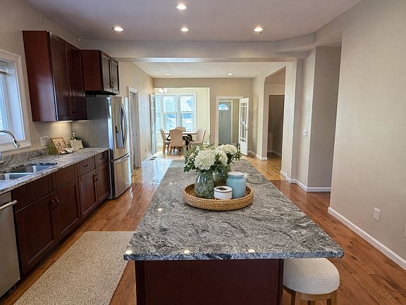 3rd image of 221 7th Ave NE #1