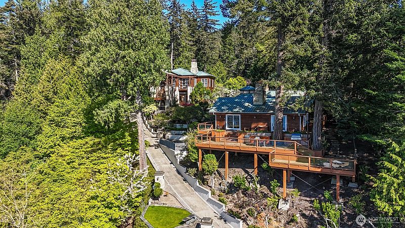 4th image of 450 Eagle Bay Road