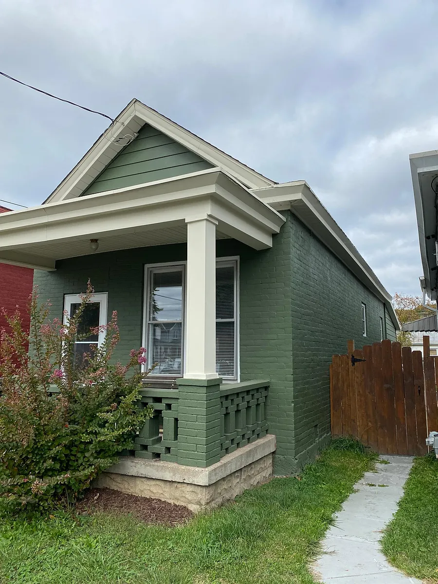 Building Photo - 220 W 34th St