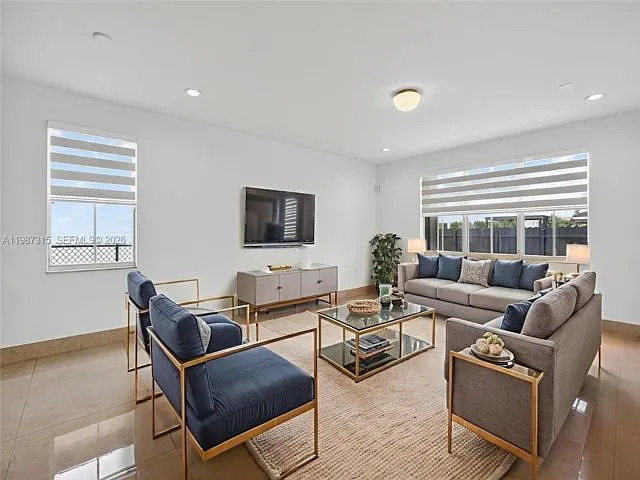 15051 SW 18th Ter — Photo 5