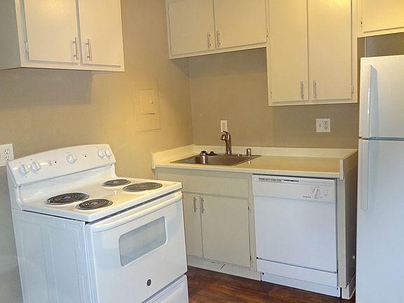 2nd image of 1616 E St APT 08