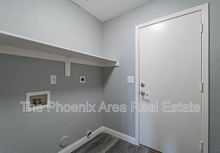 231 S Beverly St — Photo 21