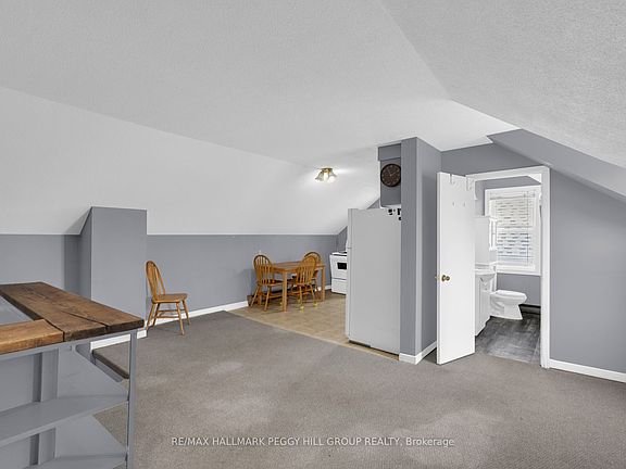 3rd image of 246 Mary St