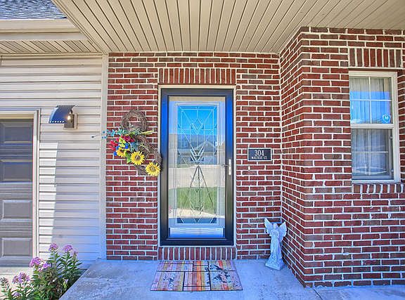 4th image of 304 Maltese Ct
