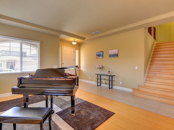 3rd image of 683 Lefevre Dr