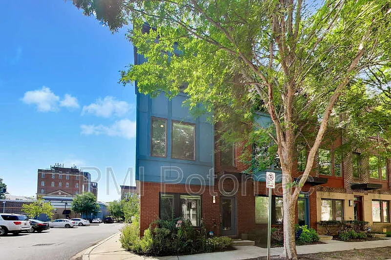 4 bed, 3.5 bath, $3,400 — Photo 2