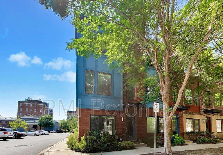 5600 45th Ave — Photo 2