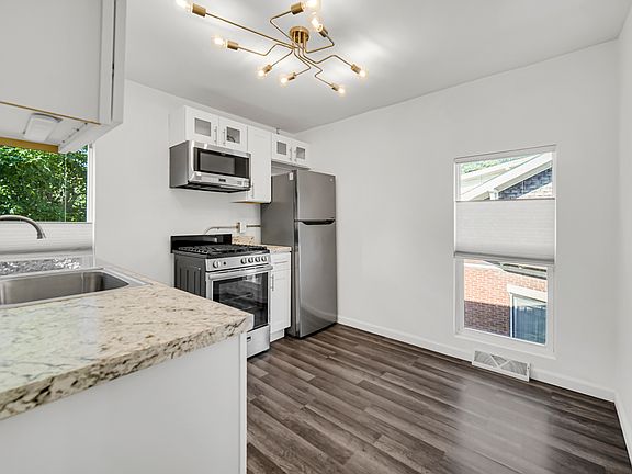 5th image of 204 Brown St APT 2