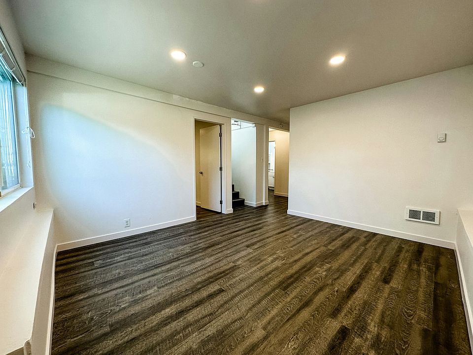 living space from entrance door 1st floor