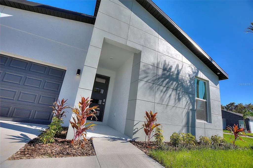 4 bed, 2.0 bath, 1790 sqft, $2,400 — Photo 4