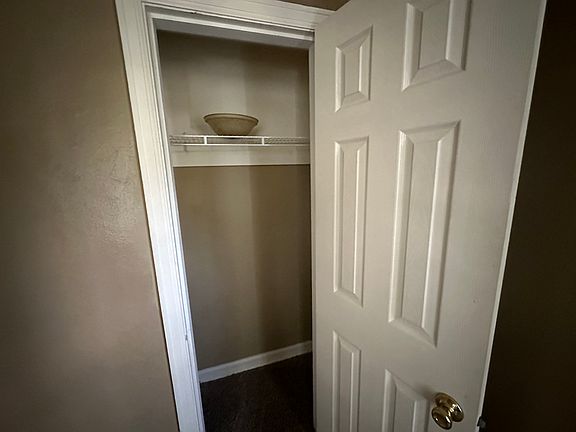 4th image of 166 E Hillcrest Ave