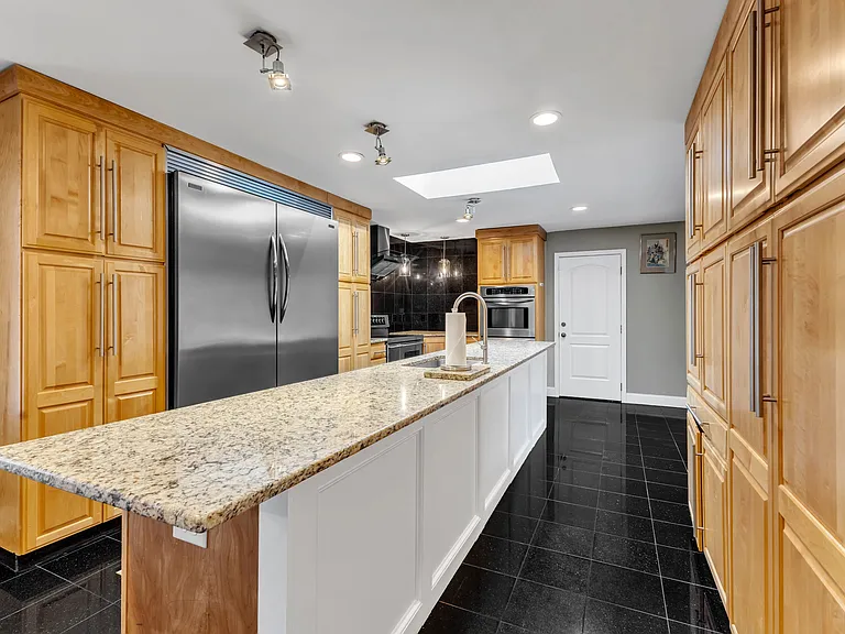 1126 Trailwood Dr — Photo 29