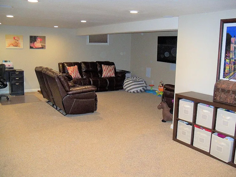107 S Crestwood Dr — Photo 14