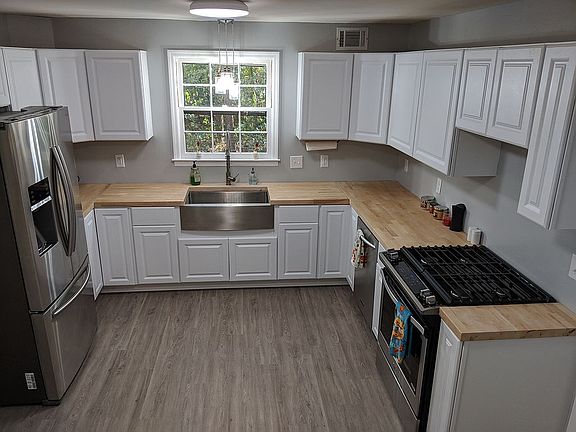 3rd image of 102 Country Place Dr