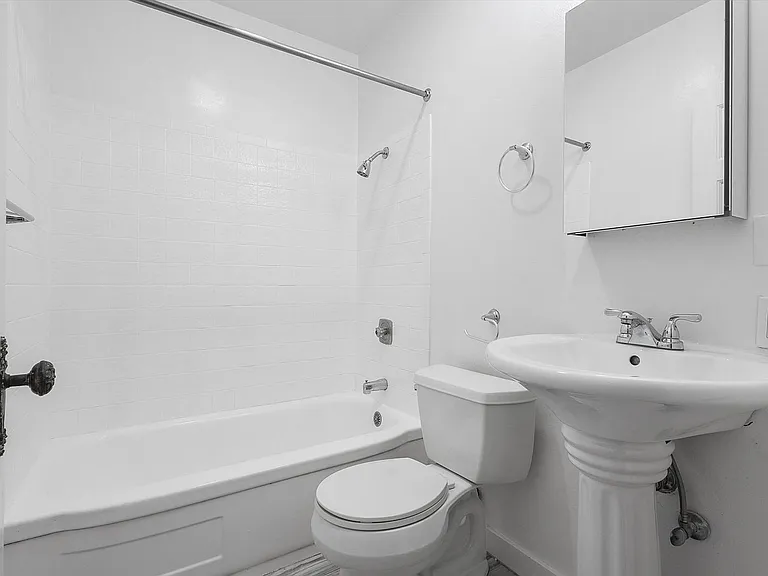 1429 Grand St #A - 1 bedroom | 1 bathroom — Photo 13