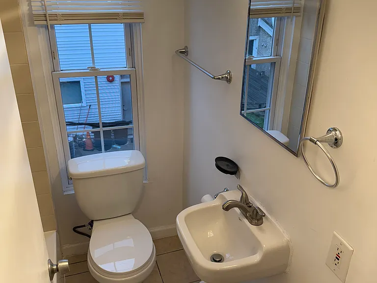2040 N Darien St — Photo 12