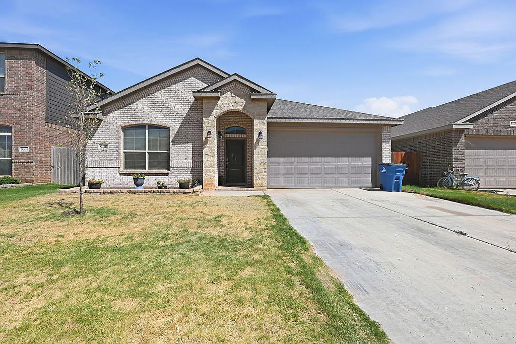 4 bed, 2.0 bath, 1766 sqft, $3,200 — Photo 1