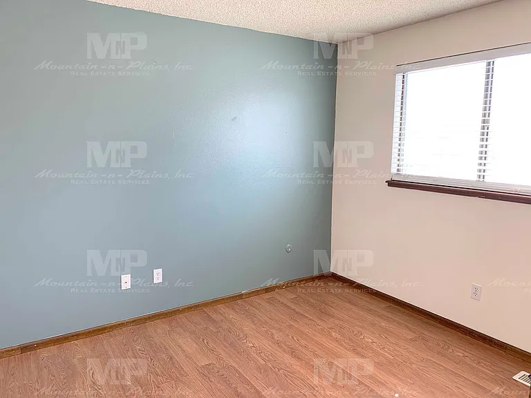 972 Bitterbrush Ln — Photo 11
